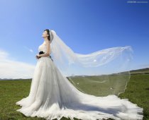 Photoshop抠出草原上透明的婚纱